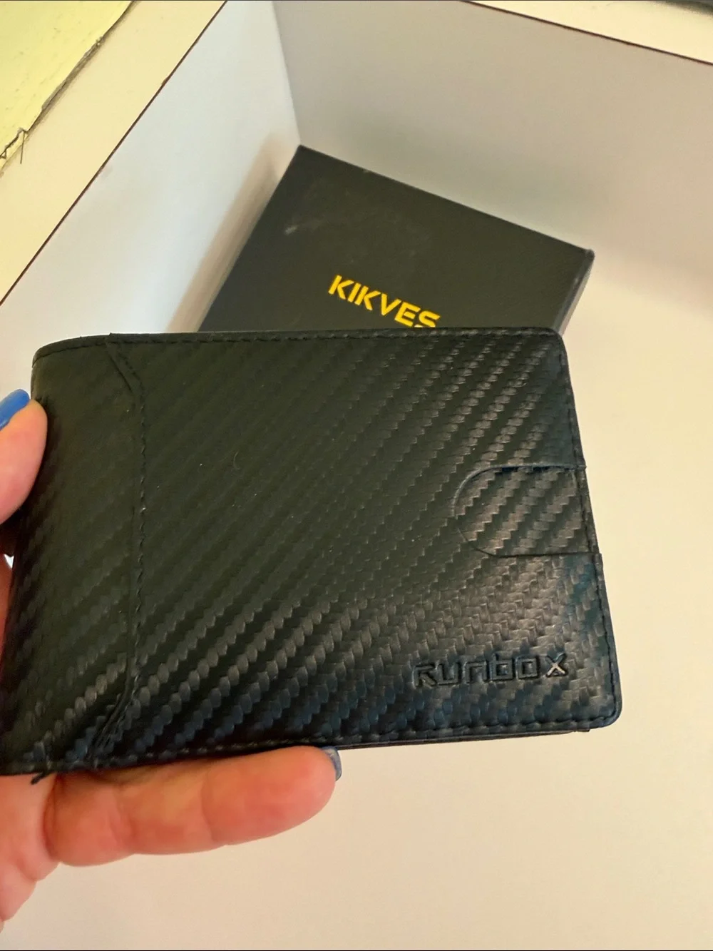 Black Carbon-Texture Men's Slim Wallet